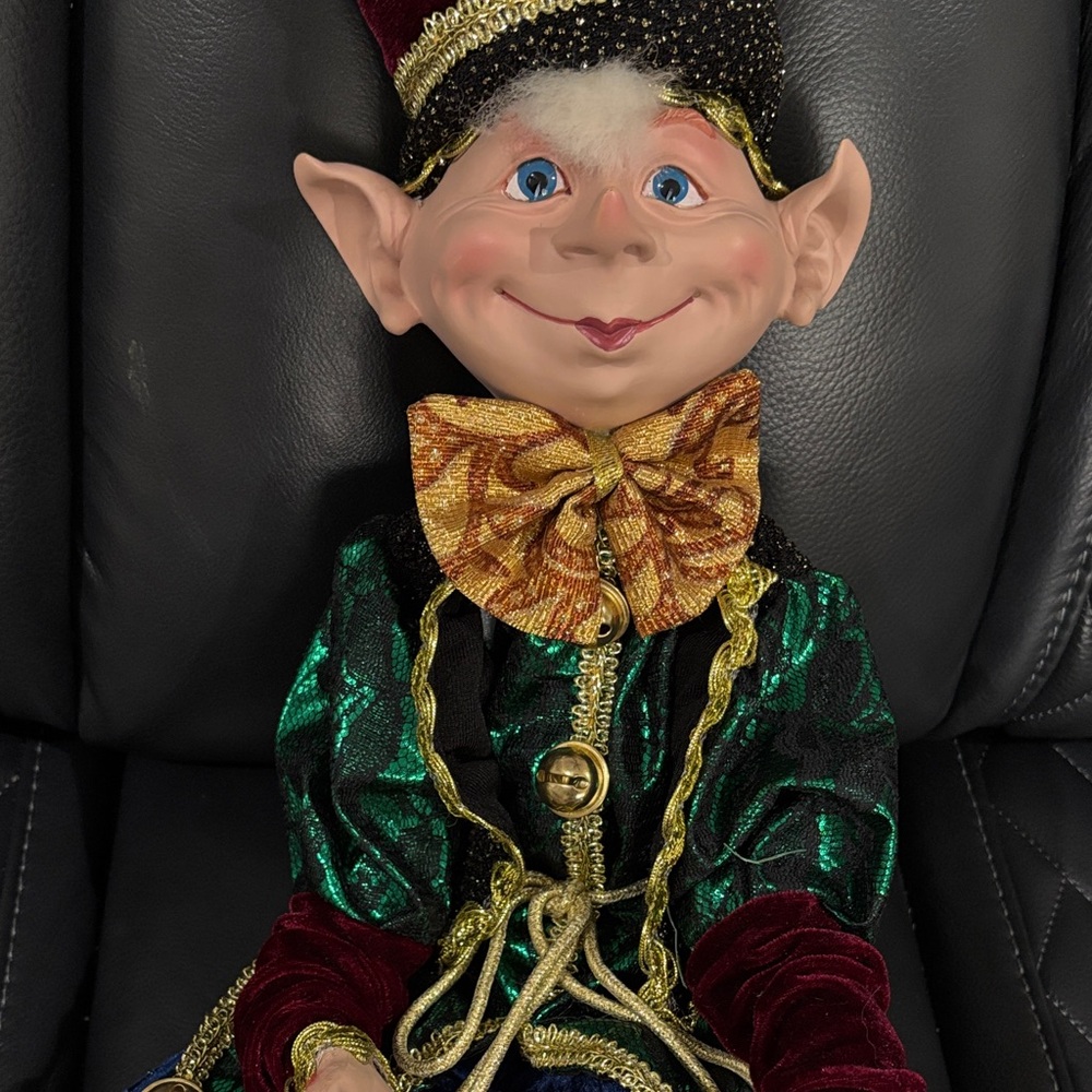 Robert Stanley Festive Posable Christmas Elf Doll with Velvet Outfit 23” - Picture 4 of 16